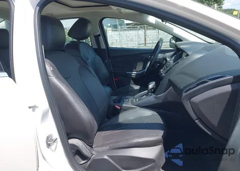 2013 Ford Focus Titanium из США, поврежденный, VIN 1FADP3J23DL105575